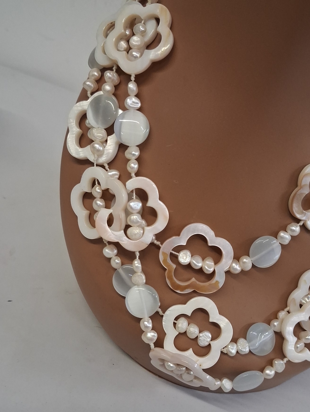 Mother Of Pearl Vintage Multi Strand Necklace - Picture 2 of 4